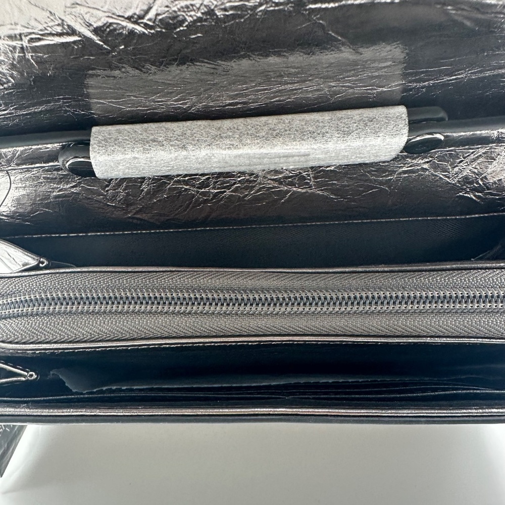 Simply Vera Vera Wang Silver Crinkle Signature Mini Crossbody - NWT - Picture 7 of 12